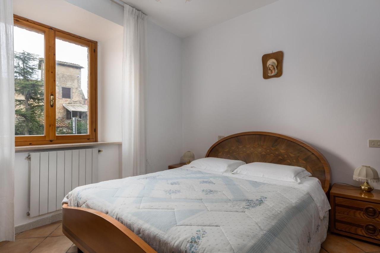 מונטריג'יוני Enchanting Flat With Patio In Abbadia A Isola מראה חיצוני תמונה