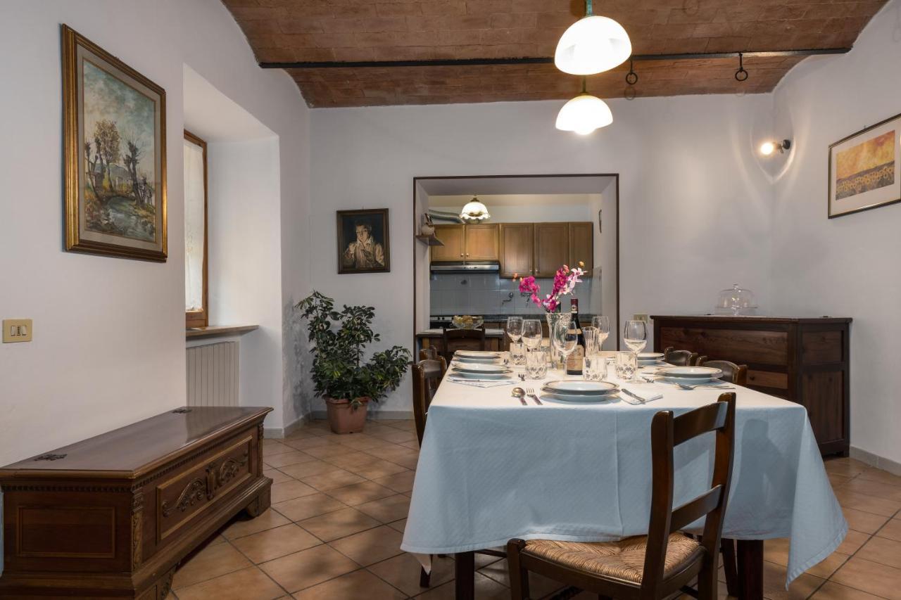 מונטריג'יוני Enchanting Flat With Patio In Abbadia A Isola מראה חיצוני תמונה