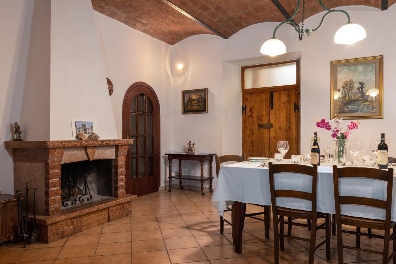 מונטריג'יוני Enchanting Flat With Patio In Abbadia A Isola מראה חיצוני תמונה