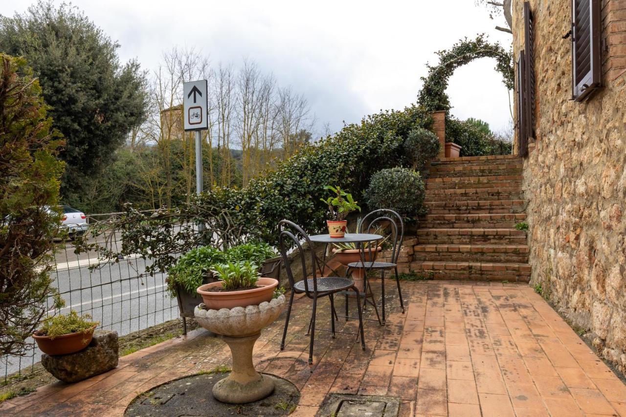 מונטריג'יוני Enchanting Flat With Patio In Abbadia A Isola מראה חיצוני תמונה