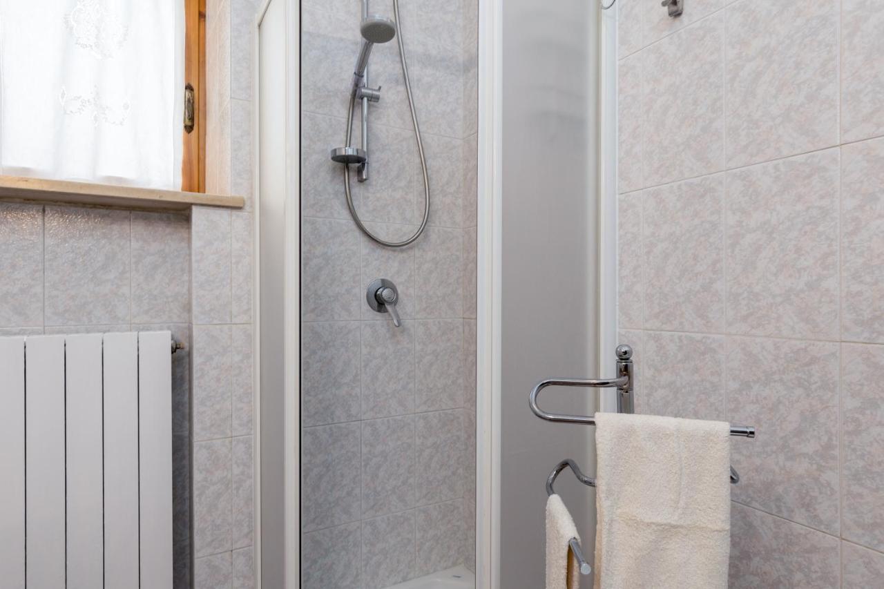 מונטריג'יוני Enchanting Flat With Patio In Abbadia A Isola מראה חיצוני תמונה