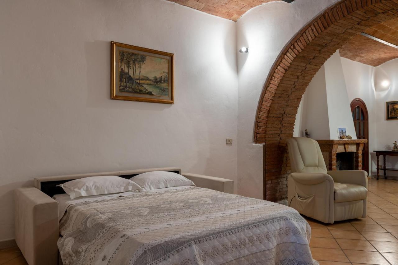מונטריג'יוני Enchanting Flat With Patio In Abbadia A Isola מראה חיצוני תמונה